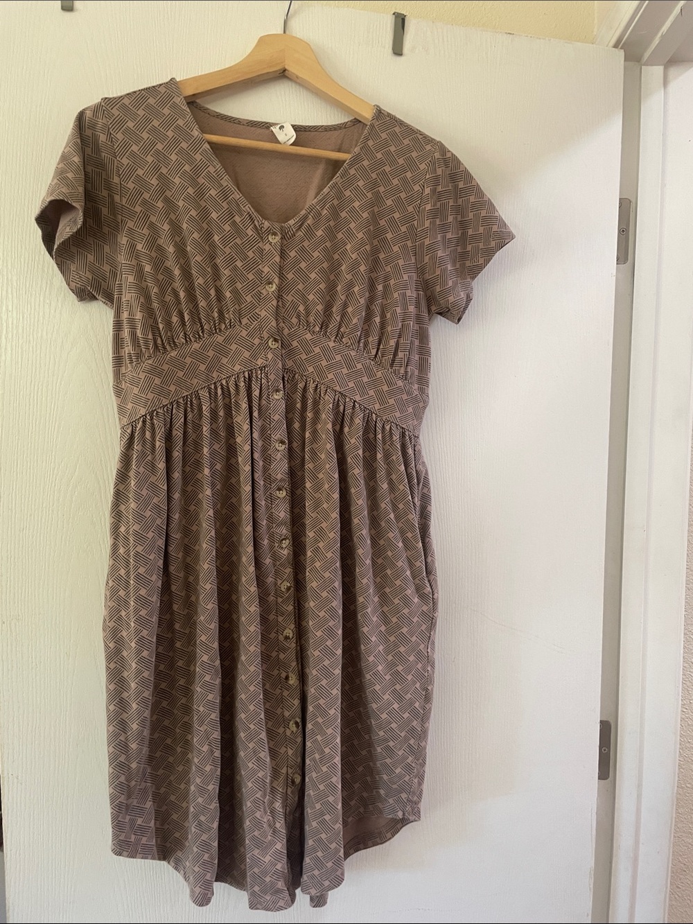 kate quinn Taupe Patterned Button-Front Midi Dress